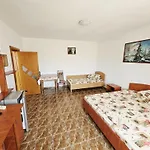 Casa Dobrescu Cata Si Miha *