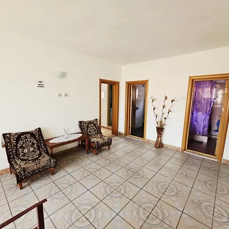 Casa Dobrescu Cata Si Miha *